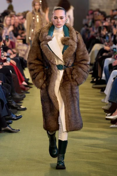 Look 13